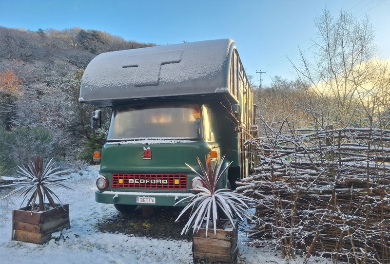 Glamping-Christmas-Festive-Breaks-Nyth-Robin-Aberdovey-Betty