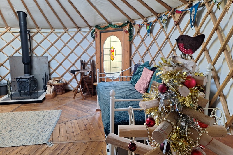Yurt-Glamping-Christmas-Festive-Breaks-Nyth-Robin-Aberdovey